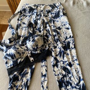 Guess Matching Crop top and Pant set